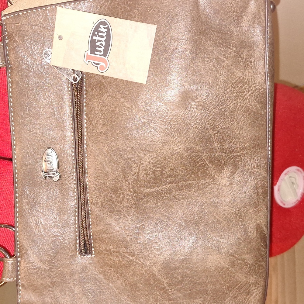 Justin Purse - Picture 14 of 16